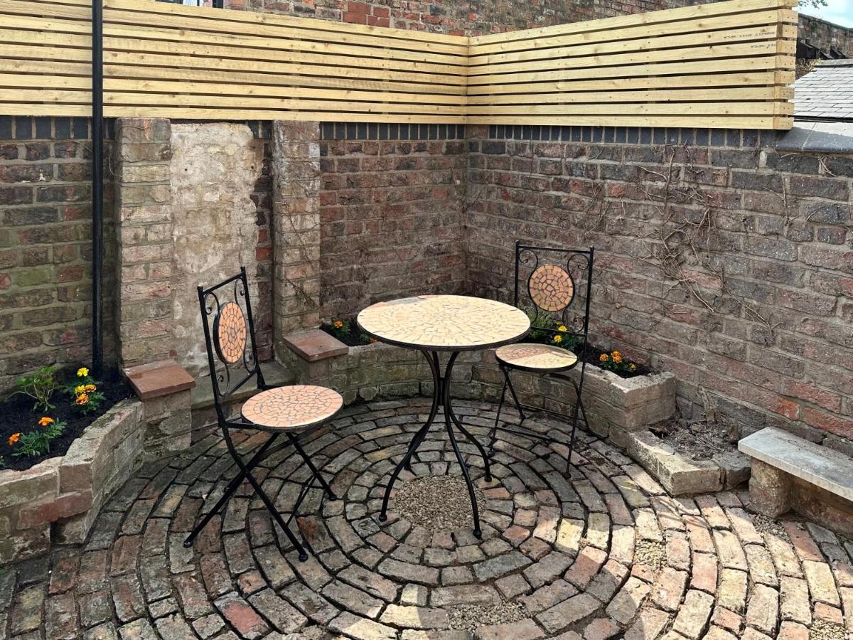 Guildhall Garden York Bagian luar foto
