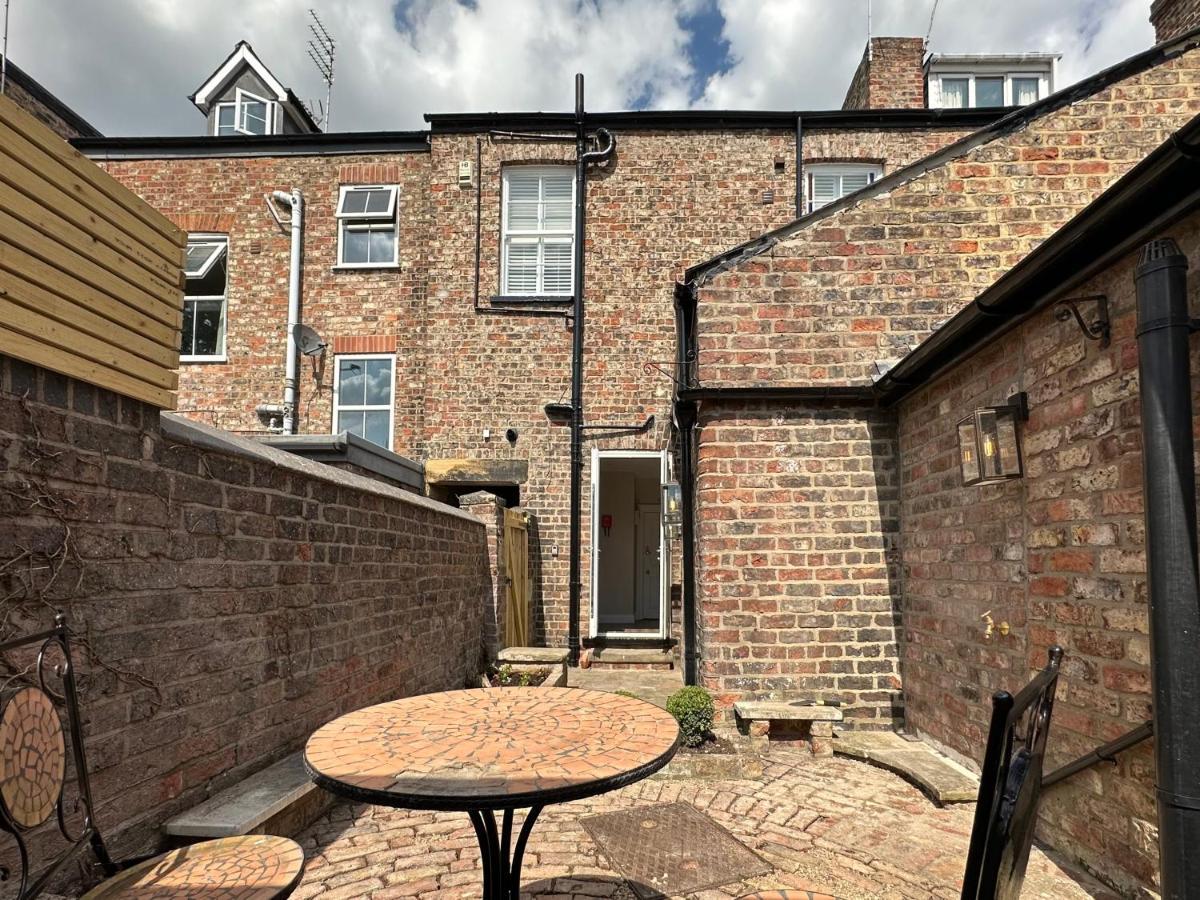 Guildhall Garden York Bagian luar foto